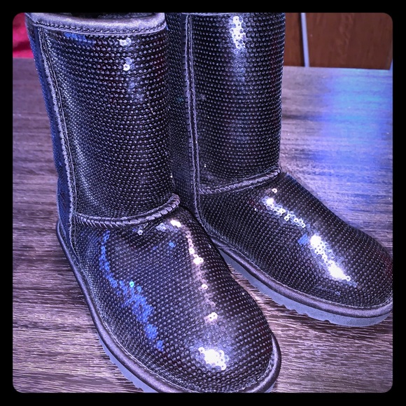 UGG CLASSIC SHORT SEQUIN BOOT - Picture 1 of 5